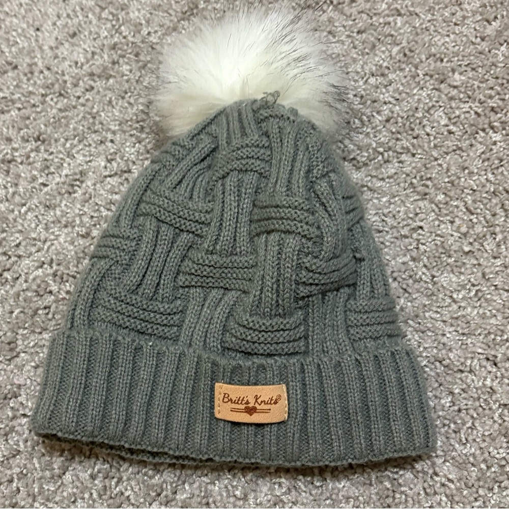 Gray Knit Pom-Pom Beanie